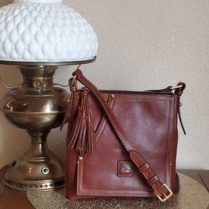 D&B Florentine Huntington Letter Carrier